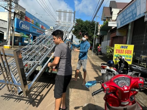 Lắp đặt trọn bộ lan can, cầu thang inox tại Long Khánh