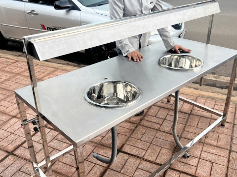 Bàn làm yến bằng inox tại Long Khánh